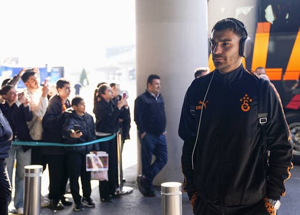 Galatasaray football team departs for UK for the match against Liverpool ISTANBUL, TURKIYE - MARCH 17: Galatasaray player Kaan Ayhan is seen as Galatasaray football team departed from Istanbul Airport on a special flight to UK ahead of their UEFA Champions League last 16 away match against Liverpool, in Istanbul, Turkiye on March 17, 2026. Esra Bilgin Anadolu Istanbul Turkey. Editorial use only. Please get in touch for any other usage.  Copyright: x2026xAnadoluxEsraxBilginx