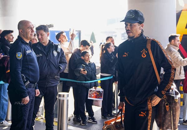 Galatasaray football team departs for UK for the match against Liverpool ISTANBUL, TURKIYE - MARCH 17: Galatasaray player Leroy Sane is seen as Galatasaray football team departed from Istanbul Airport on a special flight to UK ahead of their UEFA Champions League last 16 away match against Liverpool, in Istanbul, Turkiye on March 17, 2026. Esra Bilgin Anadolu Istanbul Turkey. Editorial use only. Please get in touch for any other usage.  Copyright: x2026xAnadoluxEsraxBilginx