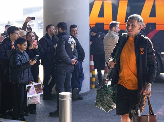 Galatasaray football team departs for UK for the match against Liverpool ISTANBUL, TURKIYE - MARCH 17: Galatasaray player Lucas Torreira is seen as Galatasaray football team departed from Istanbul Airport on a special flight to UK ahead of their UEFA Champions League last 16 away match against Liverpool, in Istanbul, Turkiye on March 17, 2026. Esra Bilgin Anadolu Istanbul Turkey. Editorial use only. Please get in touch for any other usage.  Copyright: x2026xAnadoluxEsraxBilginx
