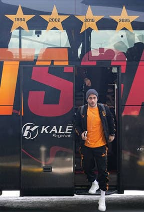 Galatasaray football team departs for UK for the match against Liverpool ISTANBUL, TURKIYE - MARCH 17: Galatasaray player Baris Alper Yilmaz is seen as Galatasaray football team departed from Istanbul Airport on a special flight to UK ahead of their UEFA Champions League last 16 away match against Liverpool, in Istanbul, Turkiye on March 17, 2026. Esra Bilgin Anadolu Istanbul Turkey. Editorial use only. Please get in touch for any other usage.  Copyright: x2026xAnadoluxEsraxBilginx