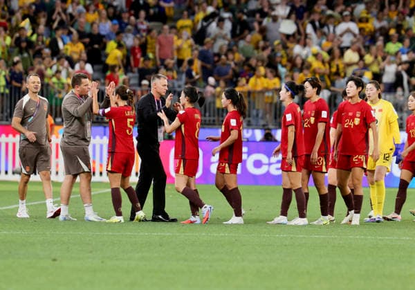 (260317) -- PERTH, March 17, 2026 -- Members of team China are seen after the semifinal of Women s Asian Cup between China and Australia at Perth Stadium in Perth, Australia, March 17, 2026. (Photo by Xinhua) (SP)AUSTRALIA-PERTH-FOOTBALL-WOMEN S ASIAN CUP-SEMIFINAL-CHN VS AUS ZhouxDan 