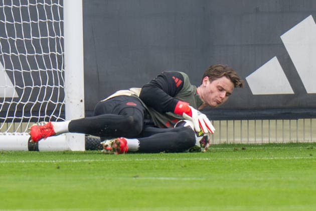 Jonas Urbig 40 FC Bayern Muenchen , final training before the UEFA Champions League match against Atalanta Bergamo, season 2025 2026 at Saebener Strasse 17 03 2026 DFB regulations prohibit any use of photographs as image sequences and or quasi video Muenchen Bayern Germany Copyright: xkolbert-press UlrichxGamelx