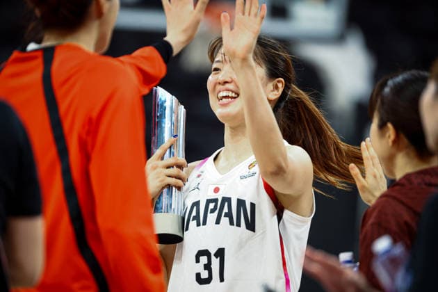 Japan vs Argentina Women s Basketball World Cup 2026 Qualifying Tournaments Aika Hirashita of Japan national team, Nationalteam receives MVP trophy during the Women s Basketball World Cup 2026 Qualifying Tournaments Group Phase - Group A between Japan National Team and Argentina National Team at Turkcell Basketball Development Center on March 17, 2026 in Istanbul, Turkey. Istanbul Istanbul Turkey Copyright: xBurakxBasturkx