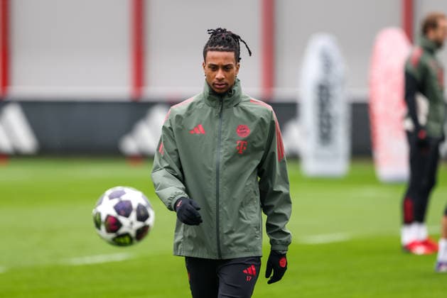Michael Olise FC Bayern Muenchen, 17 , GER, Final training, FC Bayern Muenchen, Football, UEFA Champions League, Round of 16, second leg, 2025 2026 season, 17 03 2026, GER, Final training, FC Bayern Muenchen, Football, UEFA Champions League, Round of 16, second leg, 2025 2026 season, 17 03 2026 Muenchen Copyright: xEibner-Pressefoto JennixMaulx EP_JML