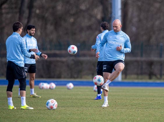 Soccer, Men, Season 2025 26, 2 Bundesliga, Hertha BSC, Training, f l Michal Karbownik Hertha BSC , Kevin Sessa Hertha BSC , Toni Leistner Hertha BSC , 17 03 2026, Copyright: xSebastianxRäppold MatthiasxKochx