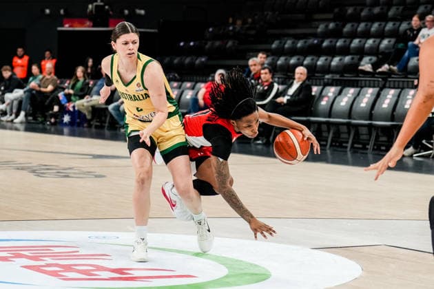 Australia v Canada - Women s World Cup 2026 Qualifier Shaina Pellington of Canada falls during the Women s World Cup 2026 Qualifier between Australia and Canada at Turkcell Basketball Development Center in Istanbul, Turkey, on March 17, 2026. Istanbul Istanbul Turkey  Copyright: xYagizxGurtugx originalFilename:gurtug-australi260317_np61u.jpg