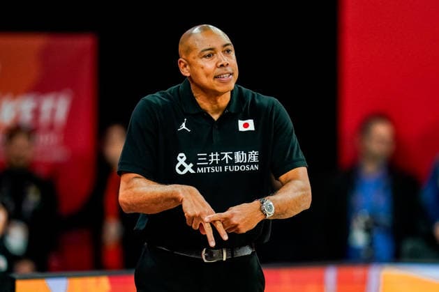 Japan v Argentina - Women s World Cup 2026 Qualifier Corey Gaines, coach of Japan, gestures a tactic during the Women s World Cup 2026 Qualifier between Japan and Argentina at Turkcell Basketball Development Center in Istanbul, Turkey, on March 17, 2026. Istanbul Turkey  Copyright: xYagizxGurtugx originalFilename:gurtug-japanvar260317_npnB9.jpg