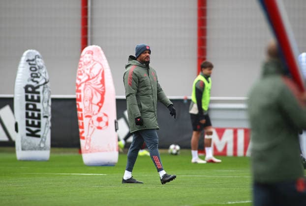 Football, Men, Champions League, Season 2025 2026, FC Bayern Munich, Final training session Vincent Kompany, Coach FC Bayern Munich walks across the training pitch