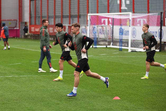 Football, Men, Champions League, Season 2025 2026, FC Bayern Munich, Final training Joshua Kimmich FC Bayern Munich running