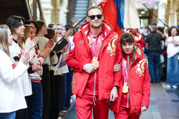 RUSSIA, MOSCOW - MARCH 17, 2026: Para cross-country skier Anastasia Bagiian and her guide Sergei Siniakin attend a press conference, PK, Pressekonferenz on the Russian team s performance at the 2026 Winter Paralympic Games, at the GUM department store. The Russian team scored third in the overall medal standings, bringing home the total of 12 medals (8 gold, 1 silver and 3 bronze). Sergei Bulkin TASS  90166950