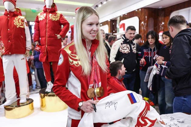 RUSSIA, MOSCOW - MARCH 17, 2026: Para alpine skier Varvara Voronchikhina attends a press conference, PK, Pressekonferenz on the Russian team s performance at the 2026 Winter Paralympic Games, at the GUM department store. The Russian team scored third in the overall medal standings, bringing home the total of 12 medals (8 gold, 1 silver and 3 bronze) Moscow Press Conference Following 2026 Winter Paralympics  - ZUMAt113 20260317_zaa_t113_310 Copyright: xSergeixBulkinx