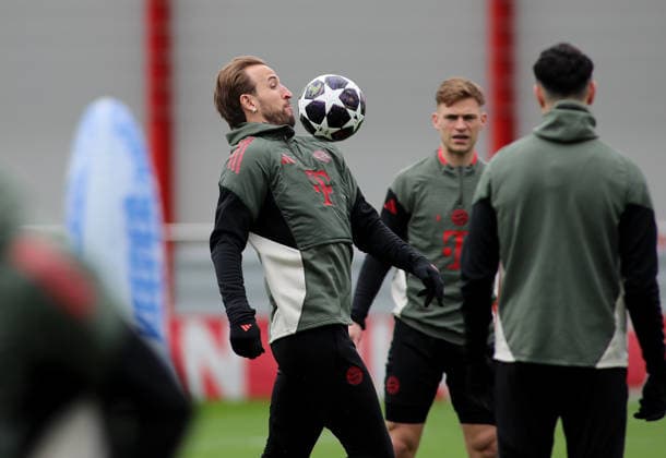 Football, Men, Champions League, Season 2025 2026, FC Bayern Munich, Final training Harry Kane FC Bayern Munich takes a ball with his chest, looking at the ball