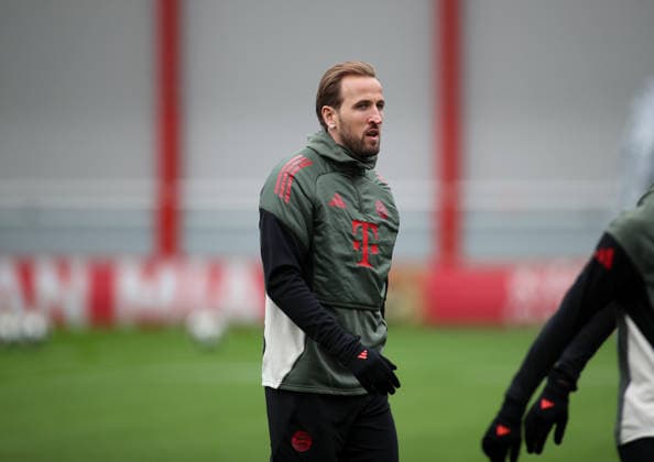 Football, Men, Champions League, Season 2025 2026, FC Bayern Munich, Final training Harry Kane FC Bayern Munich walks across the pitch