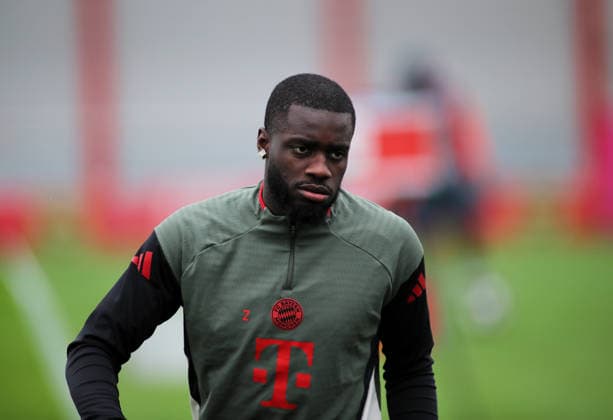 Football, Men, Champions League, Season 2025 2026, FC Bayern Munich, Final training Dayot Upamecano FC Bayern Munich head, upper body