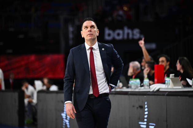 Bahcesehir Koleji v U-BT Cluj-Napoca - BKT EuroCup ISTANBUL, TURKIYE - MARCH 17: Bahcesehir Koleji head coach Marko Barac watches the game during the BKT EuroCup quarterfinal basketball match between Bahcesehir Koleji and U-BT Cluj-Napoca at Sinan Erdem Sports Hall in Istanbul, Turkiye, on March 17, 2026. Cem Tekkesinoglu Anadolu Istanbul Turkey. Editorial use only. Please get in touch for any other usage.  Copyright: x2026xAnadoluxCemxTekkesinoglux