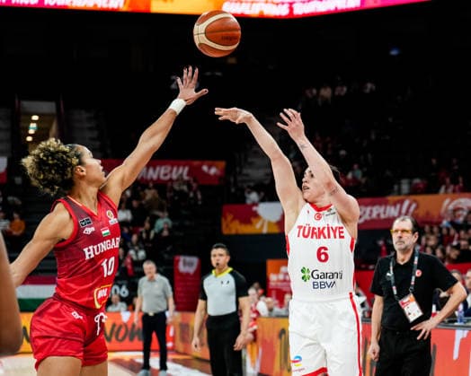 Turkiye v Hungary - Women s World Cup 2026 Qualifier Goksen Fitik of Turkey competes with Nina Aho of Hungary during the Women s World Cup 2026 Qualifier between Turkey and Hungary at Turkcell Basketball Development Center on March 17, 2026, in Istanbul, Turkey. Istanbul Istanbul Turkey  Copyright: xYagizxGurtugx originalFilename:gurtug-turkiyev260317_npbsN.jpg