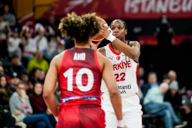 Turkiye v Hungary - Women s World Cup 2026 Qualifier Kennedy Burke of Turkey competes with Nina Aho of Hungary during the Women s World Cup 2026 Qualifier between Turkey and Hungary at Turkcell Basketball Development Center on March 17, 2026, in Istanbul, Turkey. Istanbul Istanbul Turkey  Copyright: xYagizxGurtugx originalFilename:gurtug-turkiyev260317_npmrt.jpg