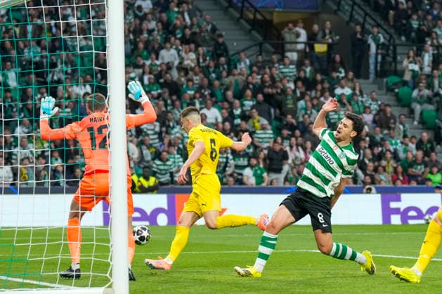 Football, Champions League 2025 2026 Sporting Lisbon Bodo Glimt Lisbon, Portugal 20260317 Sporting s Pedro Goncalves, Glimt s goalkeeper Nikita Haikin and Jostein Gundersen during the football match in the Champions League between Sporting Lisboa and Bodo Glimt at Estadio JosÃ Alvalade Photo Fredrik Varfjell NTB Lisboa Portugal EDITORIAL USE ONLY RESTRICTED USE FOR BETTING COMPANIES  Copyright: xFredrikxVarfjellx xNTBx
