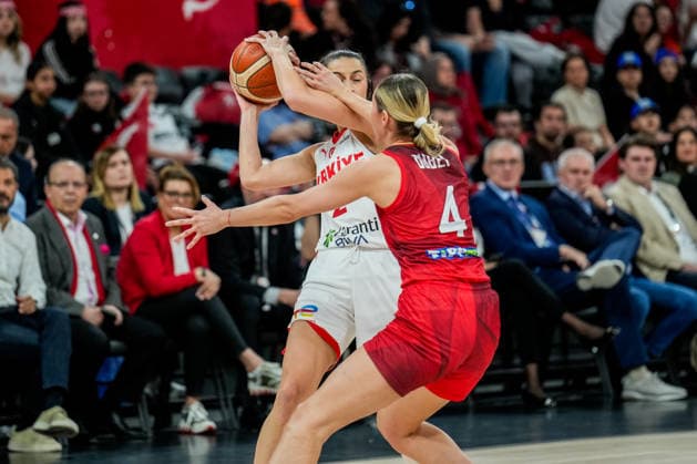 Turkiye v Hungary - Women s World Cup 2026 Qualifier Sevgi Uzun of Turkey competes with Debora Dubei of Hungary during the Women s World Cup 2026 Qualifier between Turkey and Hungary at Turkcell Basketball Development Center on March 17, 2026, in Istanbul, Turkey. Istanbul Istanbul Turkey  Copyright: xYagizxGurtugx originalFilename:gurtug-turkiyev260317_nptWN.jpg