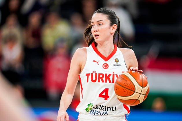 Turkiye v Hungary - Women s World Cup 2026 Qualifier Olcay Cakir of Turkey is in action during the Women s World Cup 2026 Qualifier between Turkey and Hungary at Turkcell Basketball Development Center on March 17, 2026, in Istanbul, Turkey. Istanbul Istanbul Turkey  Copyright: xYagizxGurtugx originalFilename:gurtug-turkiyev260317_npEpQ.jpg
