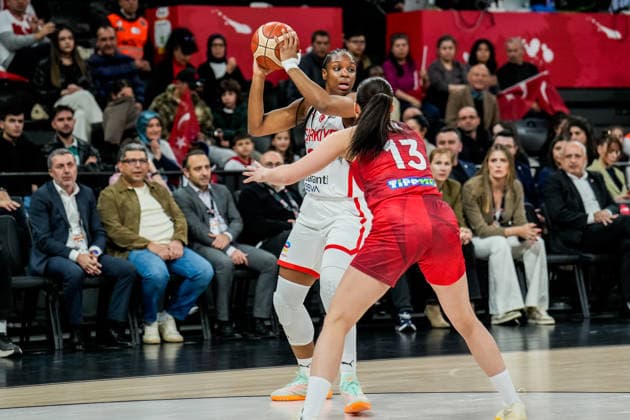 Turkiye v Hungary - Women s World Cup 2026 Qualifier Kennedy Burke of Turkey competes with Agnes Torok of Hungary during the Women s World Cup 2026 Qualifier between Turkey and Hungary at Turkcell Basketball Development Center on March 17, 2026, in Istanbul, Turkey. Istanbul Istanbul Turkey  Copyright: xYagizxGurtugx originalFilename:gurtug-turkiyev260317_npesN.jpg