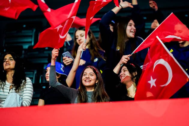 Turkiye v Hungary - Women s World Cup 2026 Qualifier Turkish fans attend the Women s World Cup 2026 Qualifier between Turkiye and Hungary at Turkcell Basketball Development Center in Istanbul, Turkey, on March 17, 2026. Istanbul Istanbul Turkey  Copyright: xYagizxGurtugx originalFilename:gurtug-turkiyev260317_npu1E.jpg