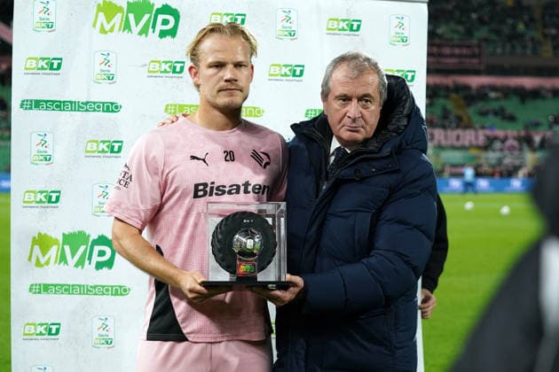 JOEL POHJANPALO del Palermo premiato durante la partita di Serie B tra Palermo e Juve Stabia allo stadio Renzo Barbera di Palermo, Italia - MartedÃ¬ 17 Marzo 2026. - Calcio. (Foto di Giovanni Isolino Lapresse)  Copyright: xGiovannixIsolino LaPressex