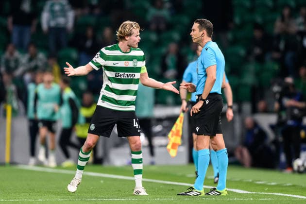 260317 Morten Hjulmand of Sporting and Sandro Schärer, referee during the UEFA Champions League football match between Sporting CP and Bodo Glimt on March 17, 2026 in Lisbon Photo Marius Simensen BILDBYRAN COP 238 MM0063 bbeng football fotball fotboll soccer uefa champions league mesterligaen bodo glimt sporting clube de portugal sporting lisboa sporting lisbon sporting cp  Copyright: MARIUSxSIMENSEN BB260317BB716