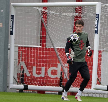 17 03 2026, FC Bayern Training, Saebenerstrasse Muenchen, Soccer, Sport, in the picture Jannis Baertl FC Bayern Muenchen
