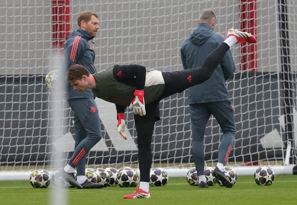 17 03 2026, FC Bayern Training, Saebenerstrasse Muenchen, Soccer, Sport, in the picture Michael Rechner FC Bayern Muenchen , Jonas Urbig FC Bayern Muenchen and Andreas Roessl FC Bayern Muenchen