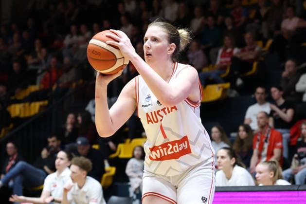 VIENNA, AUSTRIA, MAR. 17, 2026 WOMEN BASKETBALL EUROBASKET 2027 QUALIFIERS ·First Round · Group D, AUSTRIA vs SWITZERLAND Sarah Sagerer (AUT) shooting the ball basketball shot, jump shot, three pointer, layup, scoring chance, match action, athlete in motion, Scoring, Success, Concentrating, Aiming, Effort, vertical, horizontal VIENNA VIENNA, Hallmann Dome Hallmann Dome, Austria (AUT) AUSTRIA