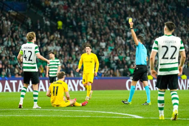 Football, Champions League 2025 2026 Sporting Lisbon Bodo Glimt Lisbon, Portugal 20260317 Sporting s Morten Hjulmand receives a yellow card after a duel with Glimt s Ole Didrik Blomberg during the football match in the Champions League between Sporting Lisboa and Bodo Glimt at Estadio JosÃ Alvalade Photo Fredrik Varfjell NTB Lisboa Portugal EDITORIAL USE ONLY RESTRICTED USE FOR BETTING COMPANIES  Copyright: xFredrikxVarfjellx xNTBx