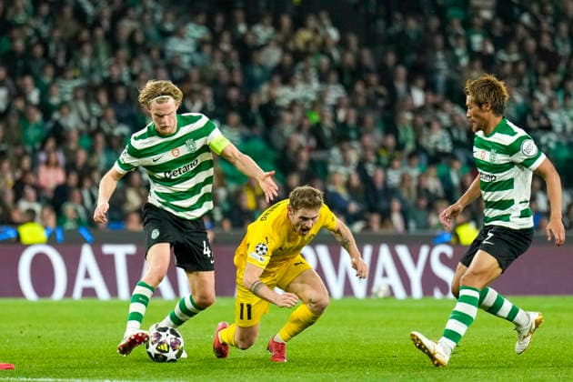 Football, Champions League 2025 2026 Sporting Lisbon Bodo Glimt Lisbon, Portugal 20260317 Sporting s Morten Hjulmand receives a yellow card after a duel with Glimt s Ole Didrik Blomberg during the football match in the Champions League between Sporting Lisboa and Bodo Glimt at Estadio JosÃ Alvalade Photo Fredrik Varfjell NTB Lisboa Portugal EDITORIAL USE ONLY RESTRICTED USE FOR BETTING COMPANIES  Copyright: xFredrikxVarfjellx xNTBx