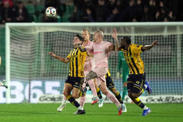 Christian Dalle Mura della Juve Stabia contro ANTONIO PALUMBO del Palermo durante la partita di Serie B tra Palermo e Juve Stabia allo stadio Renzo Barbera di Palermo, Italia - MartedÃ¬ 17 Marzo 2026. - Calcio. (Foto di Giovanni Isolino Lapresse)  Copyright: xGiovannixIsolino LaPressex