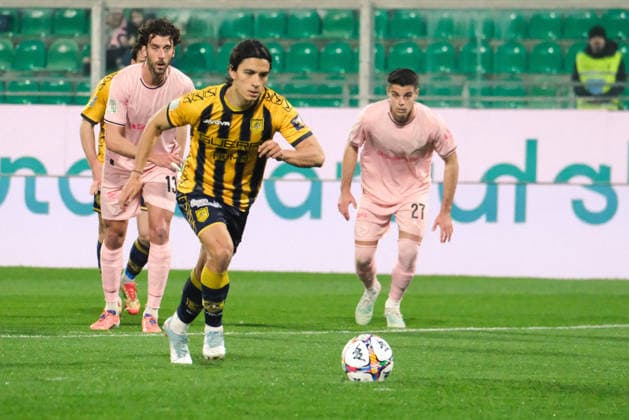 CALCIO - Serie B - Palermo FC vs SS Juve Stabia Palermo, Italy, 17 March 2026. Renzo Barbera Stadium, Palermo vs Juve Stabia, match valid for the 2025 2026 Serie B championship. In the photo: Giuseppe Leone (SS Juve Stabia) goal from penalty kick Palermo Italy  Copyright: xIPAxSport ABACAx