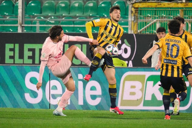 CALCIO - Serie B - Palermo FC vs SS Juve Stabia Palermo, Italy, 17 March 2026. Renzo Barbera Stadium, Palermo vs Juve Stabia, match valid for the 2025 2026 Serie B championship. In the photo: Bartosz Bereszynski (Palermo FC) Palermo Italy  Copyright: xIPAxSport ABACAx