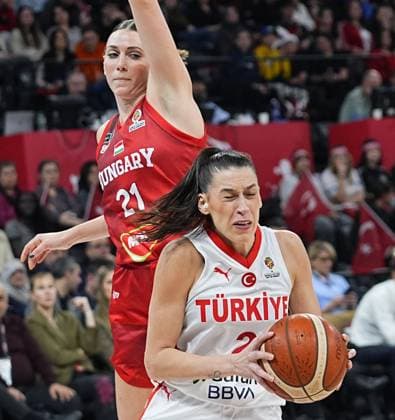 Turkiye v Hungary - FIBA Women’s World Cup Qualifiers ISTANBUL, TURKIYE - MARCH 17: Sevgi Uzun (2) of Turkiye in action against Reka Lelik (21) of Hungary during the FIBA Women’s World Cup Qualifiers Group C basketball match between Turkiye and Hungary at the Turkcell Basketball Development Center, in Istanbul, Turkiye, on March 17, 2026. Esra Bilgin Anadolu Istanbul Turkey. Editorial use only. Please get in touch for any other usage.  Copyright: x2026xAnadoluxEsraxBilginx