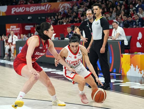 Turkiye v Hungary - FIBA Women’s World Cup Qualifiers ISTANBUL, TURKIYE - MARCH 17: Alperi Onar (10) of Turkiye in action against Agnes Torok (13) of Hungary during the FIBA Women’s World Cup Qualifiers Group C basketball match between Turkiye and Hungary at the Turkcell Basketball Development Center, in Istanbul, Turkiye, on March 17, 2026. Esra Bilgin Anadolu Istanbul Turkey. Editorial use only. Please get in touch for any other usage.  Copyright: x2026xAnadoluxEsraxBilginx