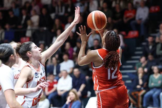VIENNA, AUSTRIA, MAR. 17, 2026 WOMEN BASKETBALL EUROBASKET 2027 QUALIFIERS Â·First Round Â· Group D, AUSTRIA vs SWITZERLAND Anja Fuchs-Robetin (AUT) blocks the shot of Indira Vilolo Dos Santos (SUI) during the EuroBasket match in Vienna. VIENNA VIENNA, Hallmann Dome Hallmann Dome, Austria (AUT) AUSTRIA