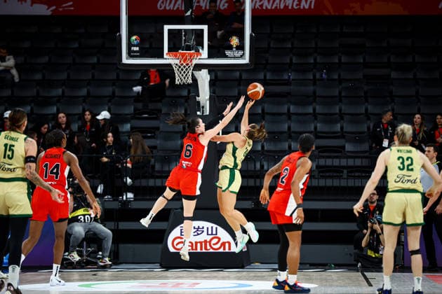 Australia vs Canada Women s Basketball World Cup 2026 Qualifying Tournaments Isobel Borlase of Australian national team, Nationalteam drives to the basket for a layup during the Women s Basketball World Cup 2026 Qualifying Tournaments Group Phase - Group A between Australia National Team and Canada National Team at Turkcell Basketball Development Center on March 17, 2026 in Istanbul, Turkey. Istanbul Istanbul Turkey Copyright: xBurakxBasturkx