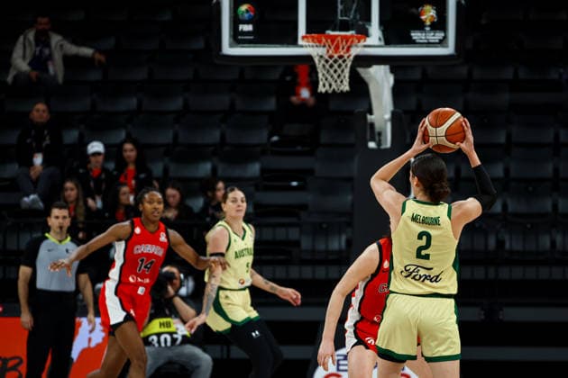 Australia vs Canada Women s Basketball World Cup 2026 Qualifying Tournaments Jade Melbourne of Australian national team, Nationalteam passes the ball during the Women s Basketball World Cup 2026 Qualifying Tournaments Group Phase - Group A between Australia National Team and Canada National Team at Turkcell Basketball Development Center on March 17, 2026 in Istanbul, Turkey. Istanbul Istanbul Turkey Copyright: xBurakxBasturkx