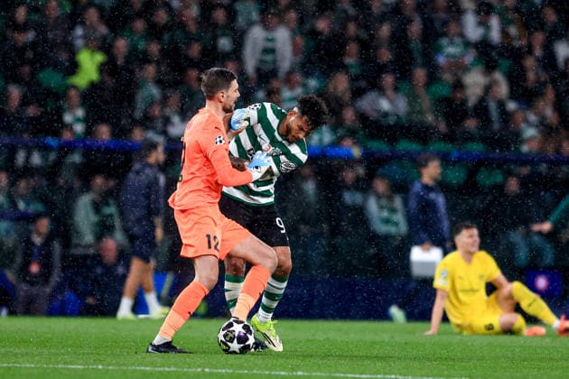 Luis Suárez of Sporting CP battles for the ball Nikita Haikin of Bodo Glimt during the UEFA Champions League, Last 16, second-leg football match between Sporting Clube de Portugal vs Bodo Glimt at Estadio Jose Alvalade on March 17, 2026 in Lisbon, Portugal. UEFA Champions League - Sporting CP vs Bodo Glimt (Valter Gouveia SPP)  Copyright: xValterxGouveia SPPx Sportspressphoto_SPR112840