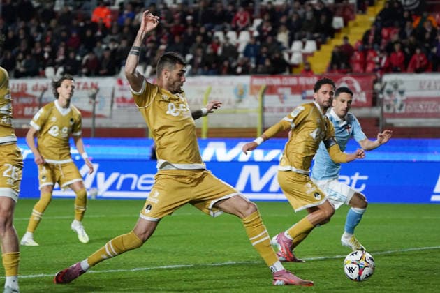 Autogol Gaetano Castrovilli (Cesena Football Club) durante la partita di Serie B tra Mantova e Cesena allo stadio Danilo Martelli - Pata Stadium, Italia - martedi 3 marzo. - Calcio. (Foto di Leonardo Perteghella Lapresse)  Copyright: xLeonardoxPerteghella LaPressex