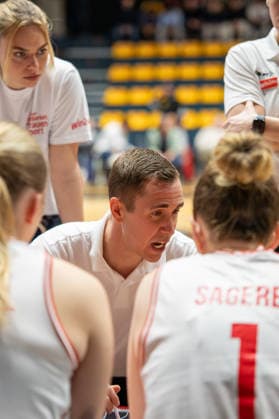 BASKETBALL - FIBA Quali, AUT vs SUI VIENNA,AUSTRIA,17.MAR.26 - BASKETBALL - FIBA Women s EURO Basket 2027, qualification, Austria vs Switzerland. Image shows head coach Jesper Sundberg (AUT).  GEPAxpictures xGabrielxLopez