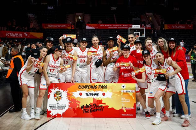 Turkiye vs Hungary Women s Basketball World Cup 2026 Qualifying Tournaments Turkiye national team, Nationalteam celebrates the qualification for the world cup after the Women s Basketball World Cup 2026 Qualifying Tournaments Group Phase - Group A between Turkiye National Team and Hungary National Team at Turkcell Basketball Development Center on March 17, 2026 in Istanbul, Turkey. Istanbul Istanbul Turkey Copyright: xBurakxBasturkx