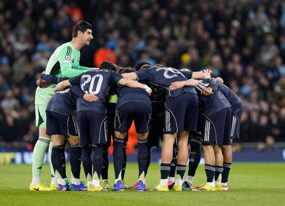 Manchester, England, 17th March 2026. Real Madriddrid pre match huddle during the Manchester City vs Real Madrid UEFA Champions League round of 16 match at the Etihad Stadium, Manchester. Picture credit should read: Andrew Yates Sportimage EDITORIAL USE ONLY. No use with unauthorised audio, video, data, fixture lists, club league logos or live services. Online in-match use limited to 120 images, no video emulation. No use in betting, games or single club league player publications. SPI_015_AY_ManCity_Madrid SPI-4612-0027