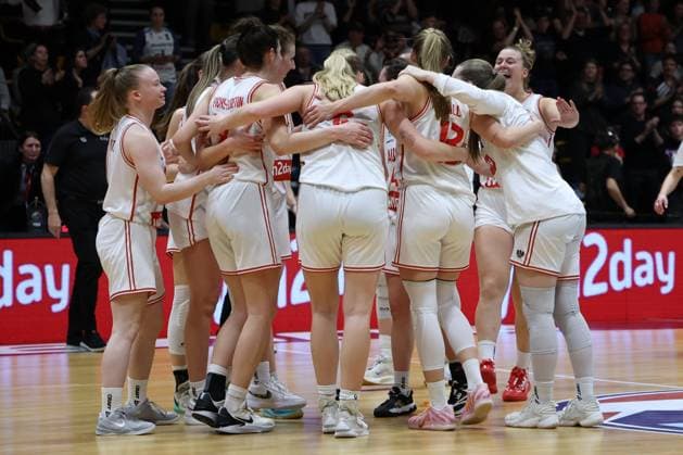 VIENNA, AUSTRIA, MAR. 17, 2026 WOMEN BASKETBALL EUROBASKET 2027 QUALIFIERS Â·First Round Â· Group D, AUSTRIA vs SWITZERLAND team AUSTRIA celebrates victory after the match VIENNA VIENNA, Hallmann Dome Hallmann Dome, Austria (AUT) AUSTRIA