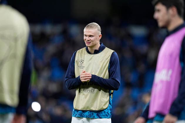 March 17, 2026, Manchester, Manchester, England: Erling Haaland of Manchester City warms up during the UEFA Champions League 2025 26 Round of 16 Second Leg match between Manchester City and Real Madrid C.F. at Etihad Stadium on March 17, 2026, in Manchester, England. Manchester City V Real Madrid C.F. - UEFA Champions League 2025 26 Round Of 16 Second Leg  - ZUMAa181 20260317_zaa_a181_159 Copyright: xDennisxAgyemanx