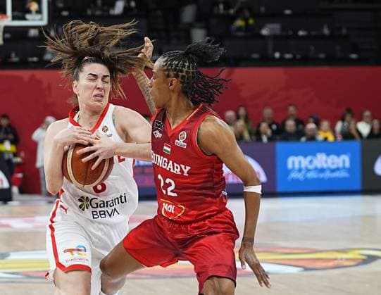 Turkiye v Hungary - FIBA Women’s World Cup Qualifiers ISTANBUL, TURKIYE - MARCH 17: Ayse Cora Yamaner (8) of the Turkiye in action against Yvonne Turner (22) of Hungary during the FIBA Women World Cup Qualifiers Group C match between Turkiye and Hungary at the Turkcell Basketball Development Center in Istanbul, Turkiye on March 17, 2026. Esra Bilgin Anadolu Istanbul Turkey. Editorial use only. Please get in touch for any other usage.  Copyright: x2026xAnadoluxEsraxBilginx