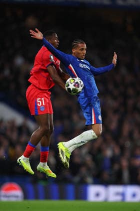 Chelsea FC v Paris Saint-Germain FC - UEFA Champions League 2025 26 Round of 16 Second Leg William Pacho of Paris Saint-Germain and Joao Pedro of Chelsea challenge during the UEFA Champions League 2025 26 Round of 16 Second Leg match between Chelsea FC and Paris Saint-Germain FC at Stamford Bridge on March 17, 2026 in London, England. WARNING! This Photograph May Only Be Used For Newspaper And Or Magazine Editorial Purposes. May Not Be Used For Publications Involving 1 player, 1 Club Or 1 Competition Without Written Authorisation From Football DataCo Ltd. For Any Queries, Please Contact Football DataCo Ltd on +44 (0) 207 864 9121 London Stamford Bridge England United Kingdom Copyright: xAllstarxPicturexLibraryxLtdx